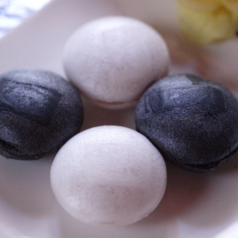 ひらつか囲碁最中（10個入り）(鷺月堂（ろげつどう）)