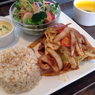 ランチプレート豚肉とキャベツのピリ辛炒め(Ozu Cafe)