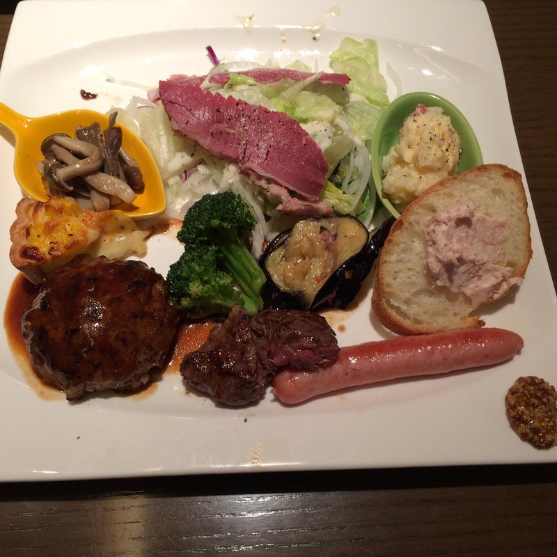 10品目のバランスランチ(炭焼ステーキとワイン ロマン亭 心斎橋店)