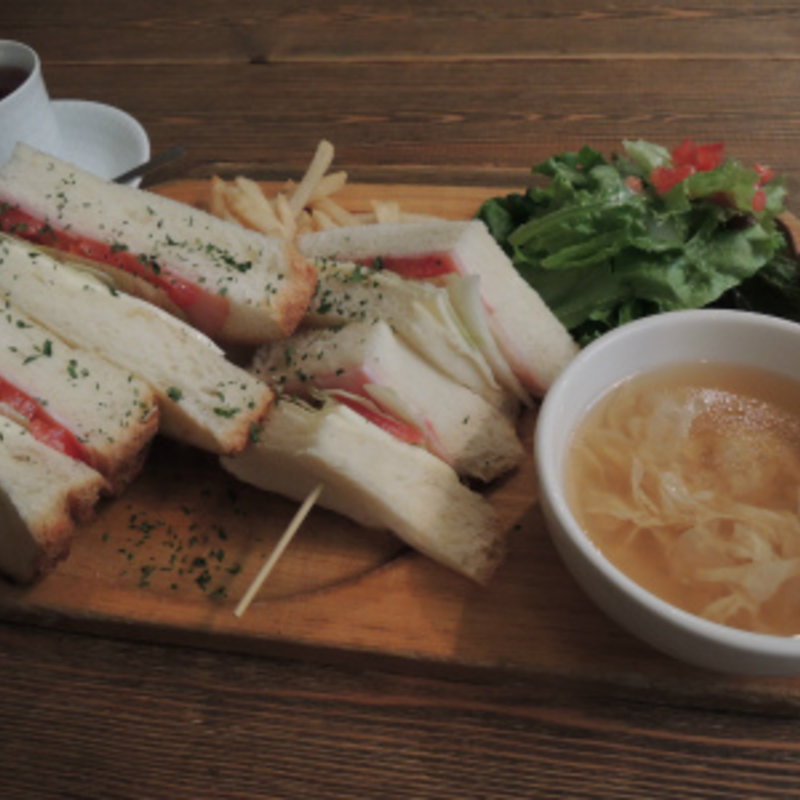 ハムとレタス、トマトのチーズサンド(さらさ西陣)