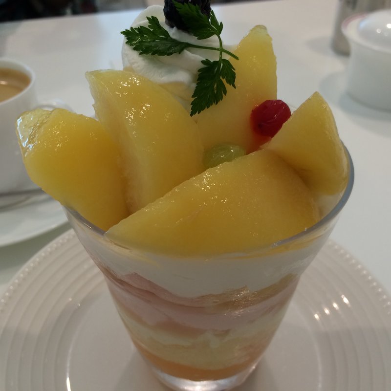 桃のトライフル(タカノフルーツパーラー 新宿高島屋店 )