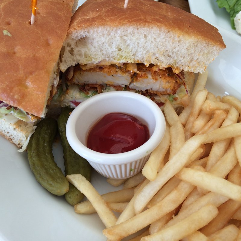 キャットフィッシュのチャバタサンド(T.Y.HARBOR)