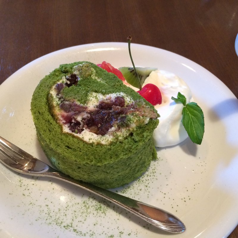 くるみと抹茶のロールケーキ(箱庭)