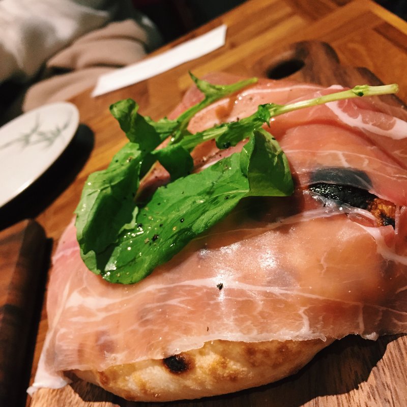 生ハムとルッコラのナンピッツァ(スコールカフェ （SQUALL Cafe）)