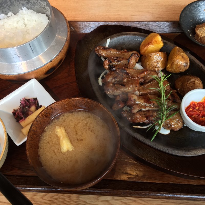 豚ゲタ肉のグリルセット(長津田農場 長津田みなみ台店 )