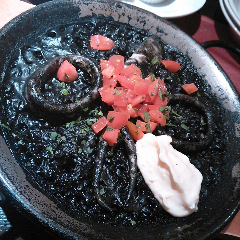 イカ墨のパエーリャ(バル恵比寿)