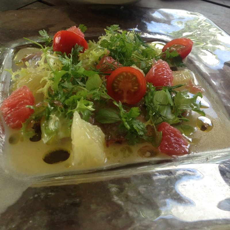 旬の魚介のカルパッチョ(IVY PLACE)