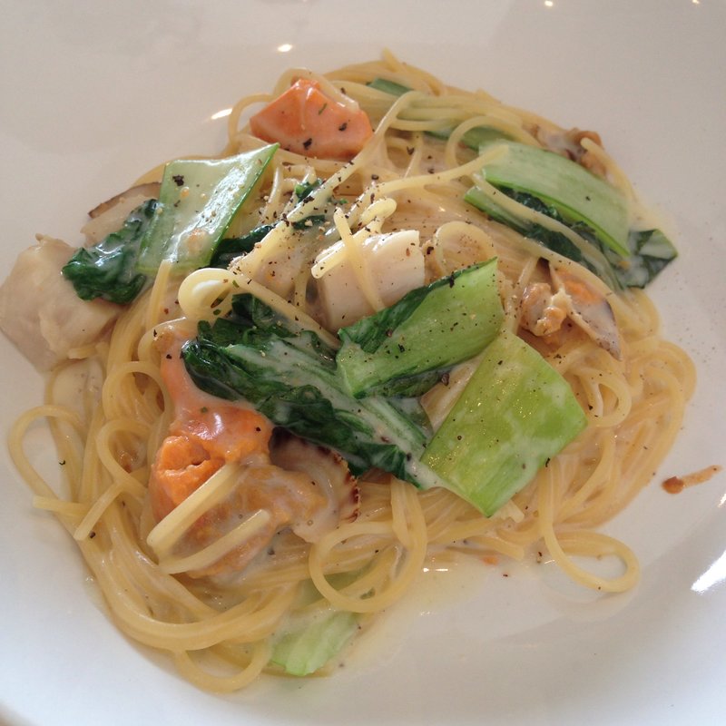 ホタテと小松菜のクリームパスタ(230Cafe)
