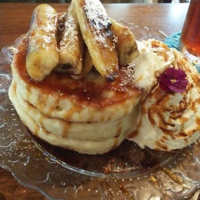 BANANAキャラメルパンケーキセット( カフェ 坂の下)