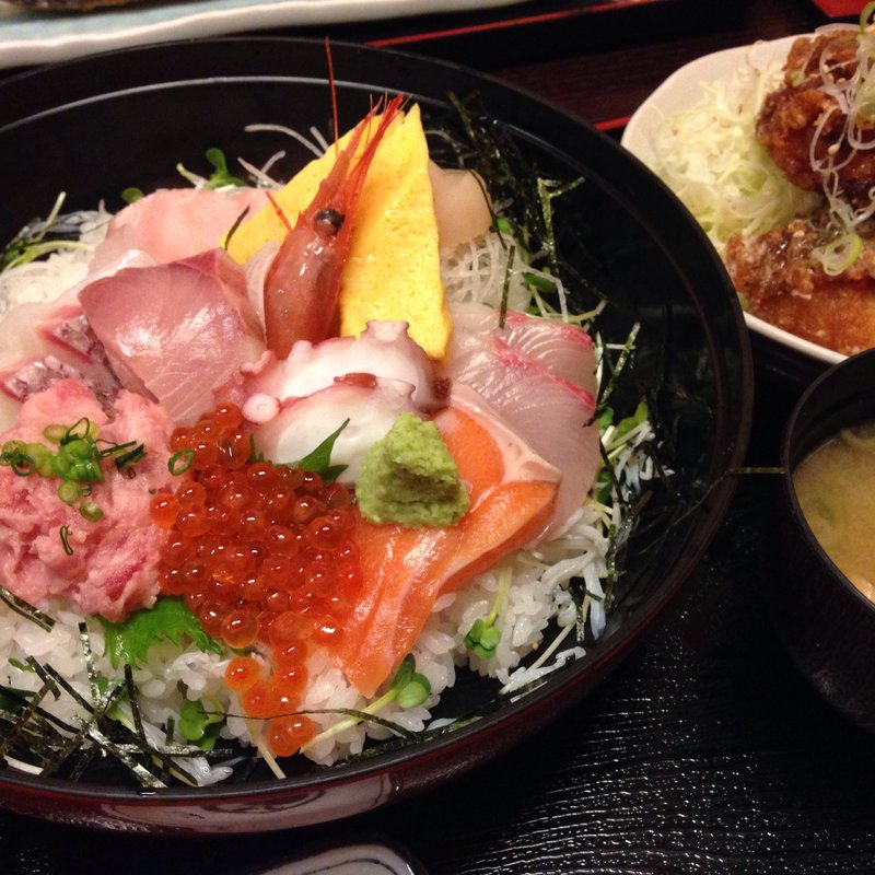 海鮮丼 特製若鶏の唐揚げセット(味里 別館)