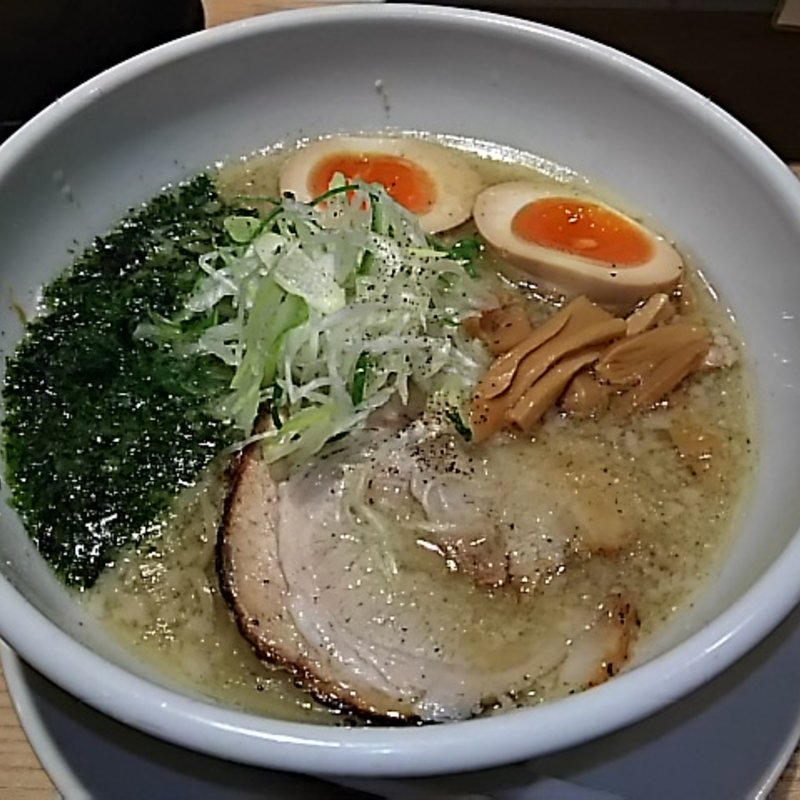 半熟玉子入り とん塩らーめん(恵比寿大龍軒)