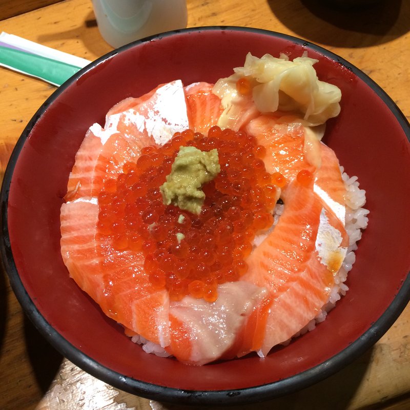 サーモン丼(刺身BAR 河岸頭 （かしがしら）)