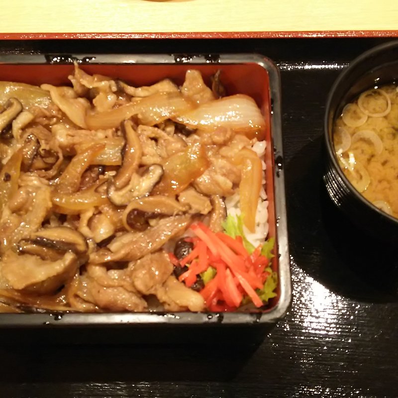 とん豚重 味噌汁添え(レストラン 花鳥風月)