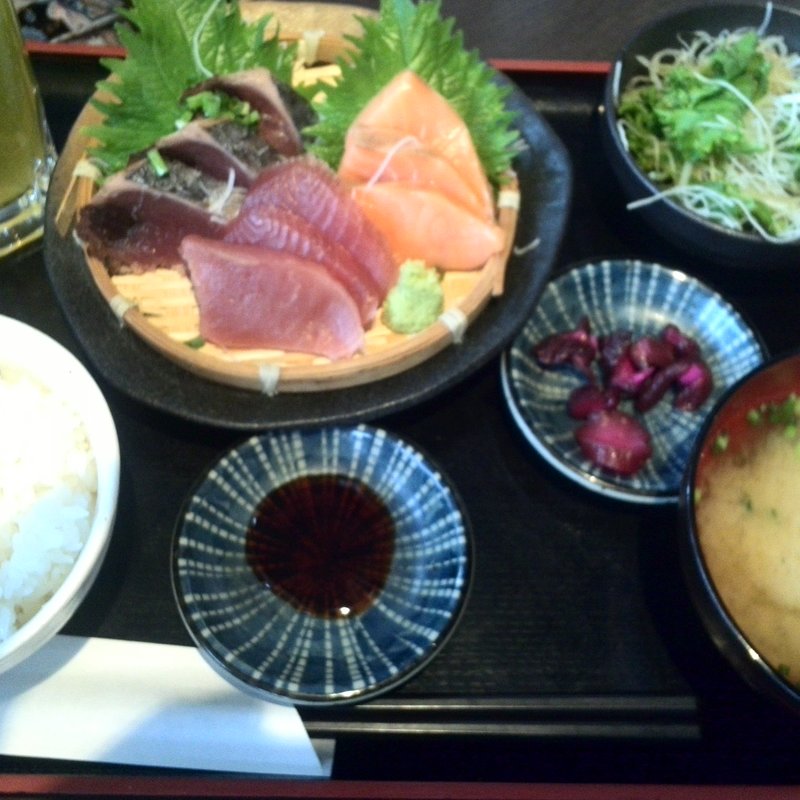 鮮魚の三種盛りランチ(葵屋隠れ家個室居酒屋)