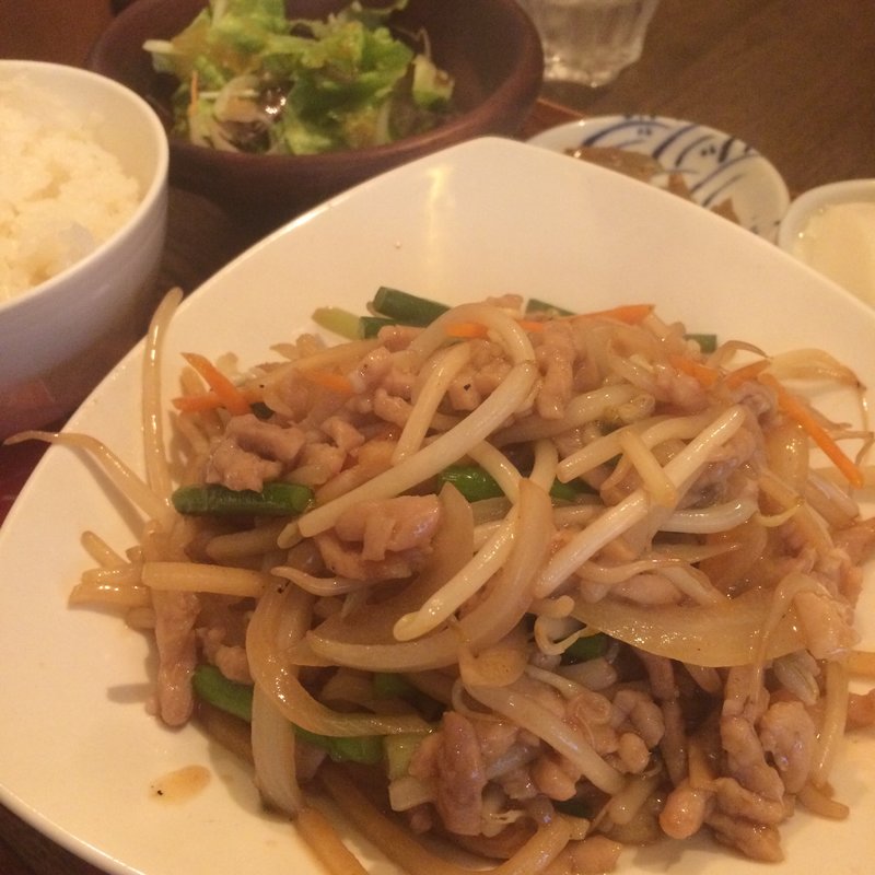 豚肉とニンニクの芽炒め定食(Xiangni Cafe 奥原宿)
