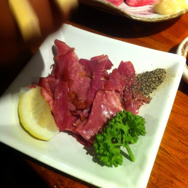 牛タンスモークスライス(牛たん炭火焼 吉次 鰻谷店)