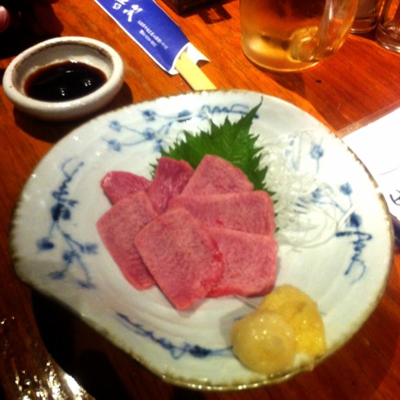 牛タン刺し(牛たん炭火焼 吉次 鰻谷店)