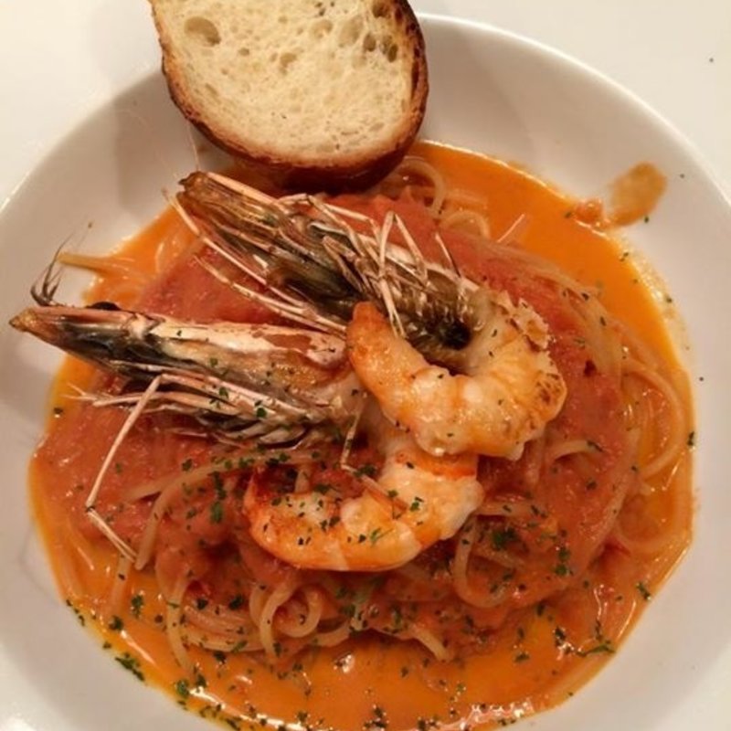 オマール海老の旨みたっぷり有頭海老のトマトクリームソース(ハル*カフェ 宝塚店)