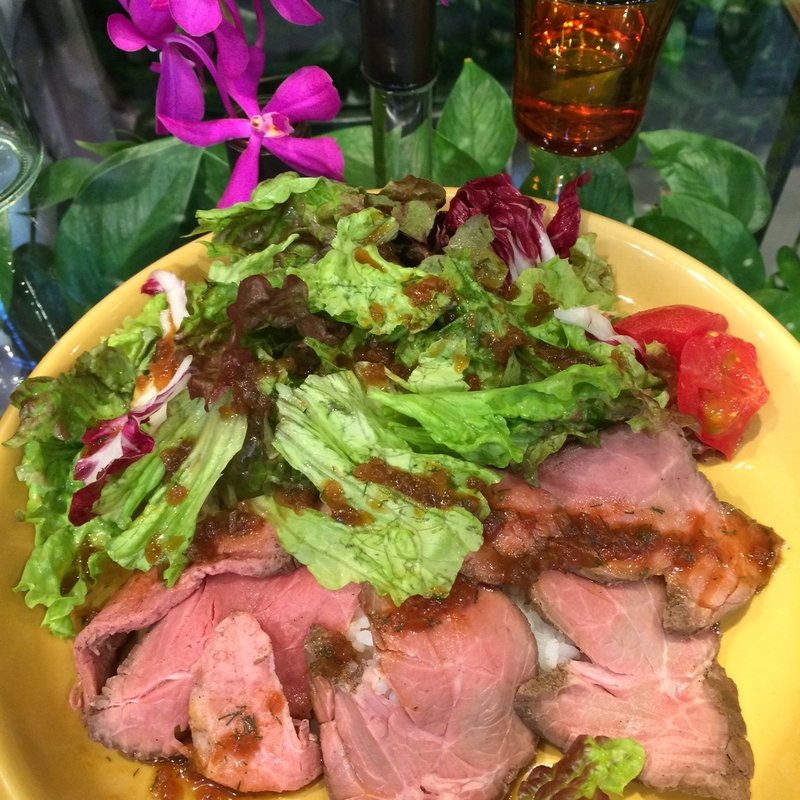 ローストビーフ丼(青山フラワーマーケットティーハウス赤坂Bizタワー店)