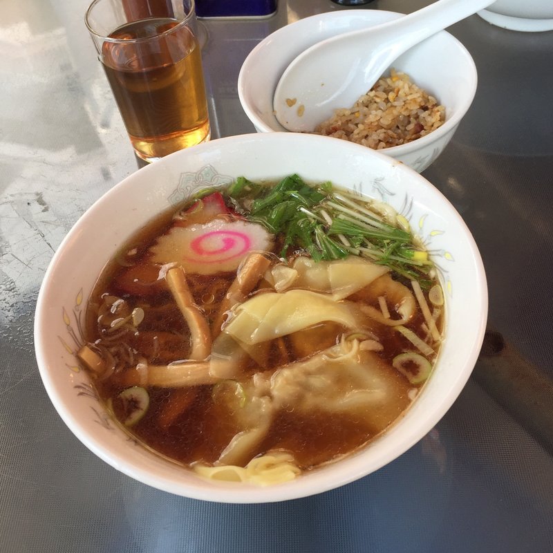 半ワンタンメンに半チャーハン(ザ・ラーメン屋)
