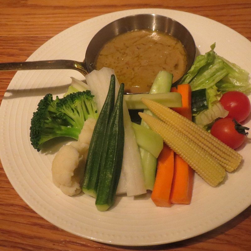 彩り野菜のバーニャカウダ(鉄燻CHOI)