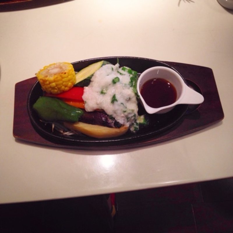 伊豆牛ハンバーグ とろろオクラポン酢(ファーナウ)