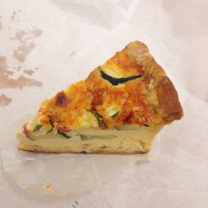 ズッキーニとアンチョビとドライトマトのキッシュ(aoi お菓子とパンと吉祥寺キッシュ)