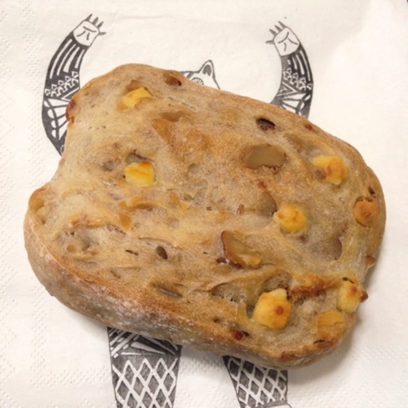 くるみとクリームチーズのパン(aoi お菓子とパンと吉祥寺キッシュ)