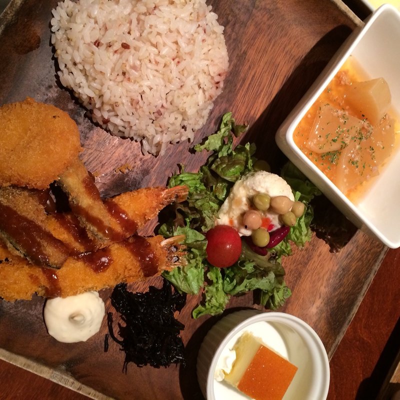 有頭海老と季節の野菜のフライランチ(やさいの王様 日比谷シャンテ店 | やさいレストラン)