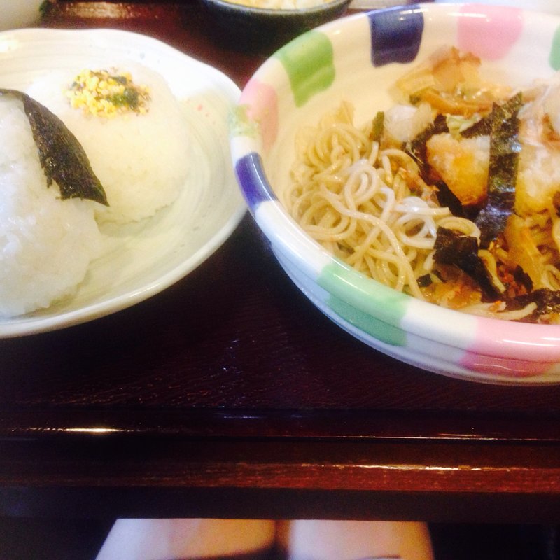 おにぎり定食(そば処 そば辰)