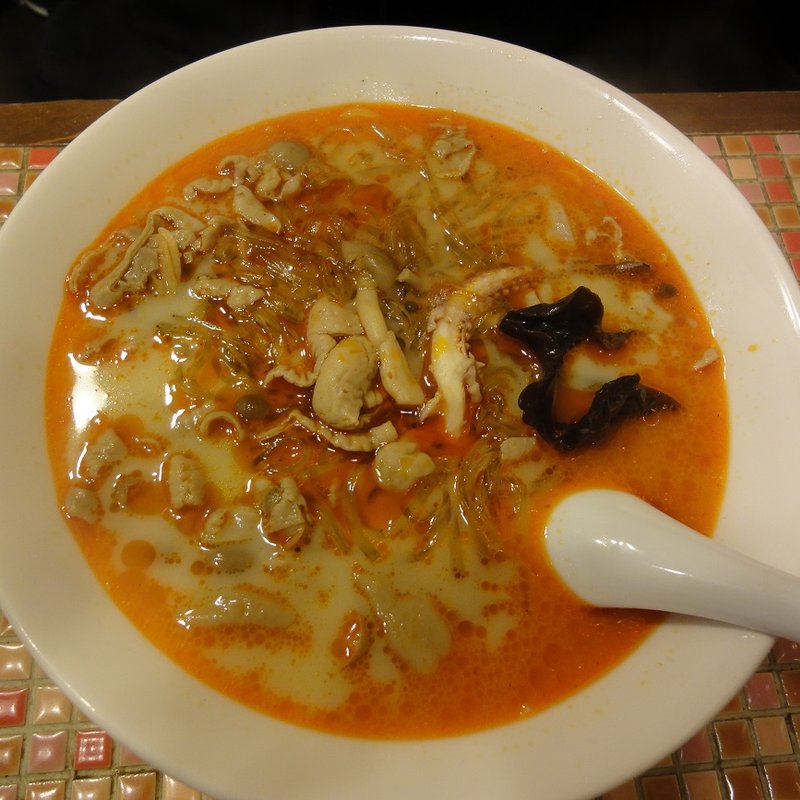 スープ春雨 2丁目（中辛）具材5品入り　(スープ春雨 東魁楼上海麻辣湯)