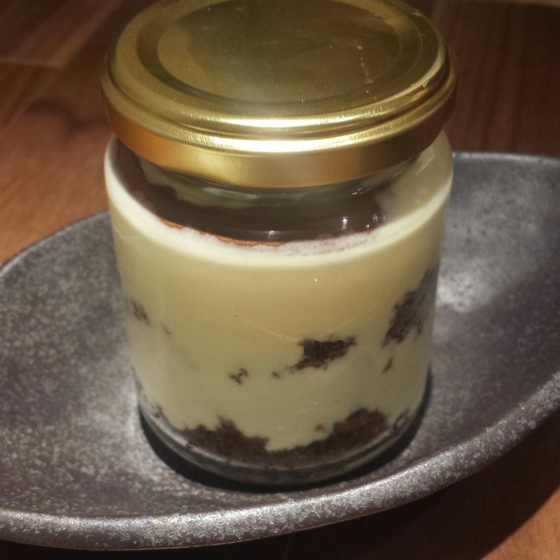 瓶に入ったティラミス(一歩一歩のカフェ食堂)