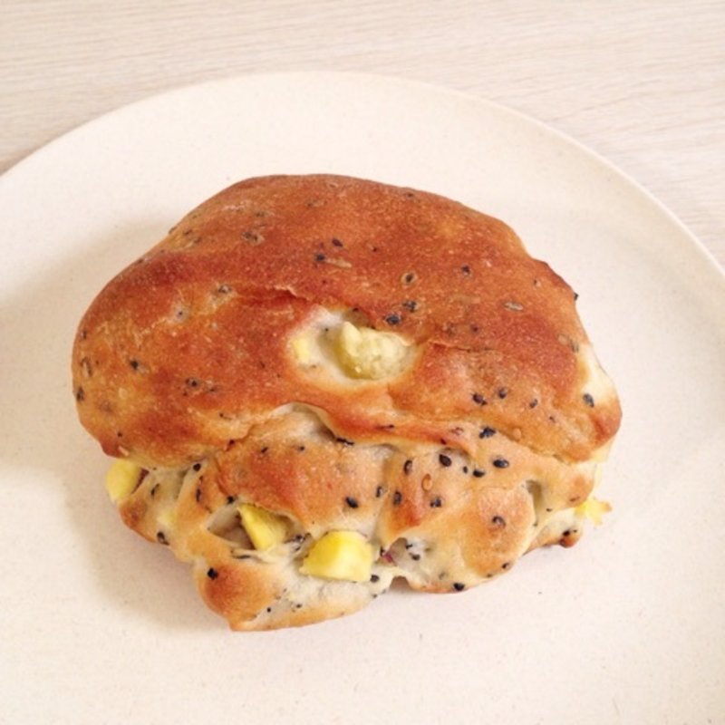 ゴマとさつま芋(コパン モンマルトル)