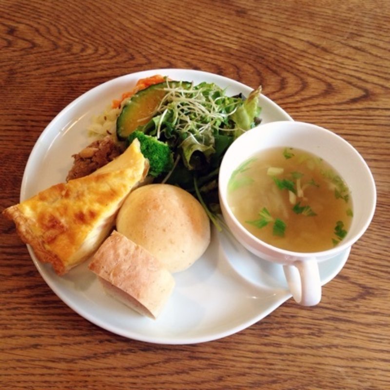 焼き立てキッシュとおそうざいセット(hana cafe)