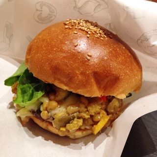 イエローラタトゥイユ&スイスチーズバーガー(オーガニック バーガー キッチン （Organic Burger Kitchen）)
