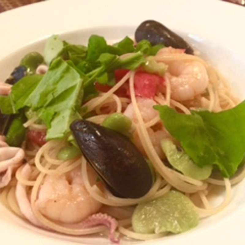 Aランチ　メイン　小エビとヤリイカとムール貝のフェディリーニ(地中海食堂タベタリーノ)