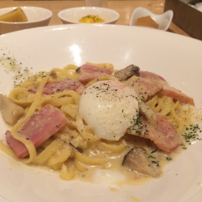 厚切りベーコンのカルボナーラ(めん、色いろ。いつでも、おやつ。)