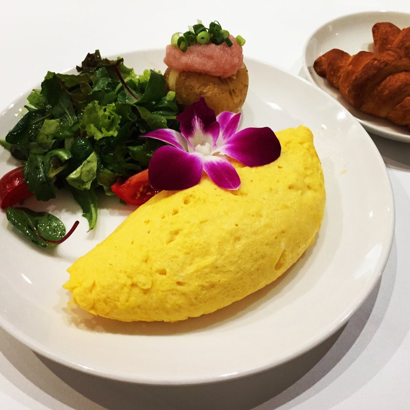 こだわり卵のとろとろチーズとハムのオムレツ(ハワイアンカフェ&バーTee-Tee)