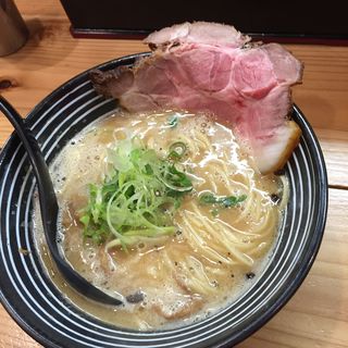 鶏白湯スープ使用 鶏しょうゆらーめん(極麺 青二犀 （ゴクメン アオニサイ）)