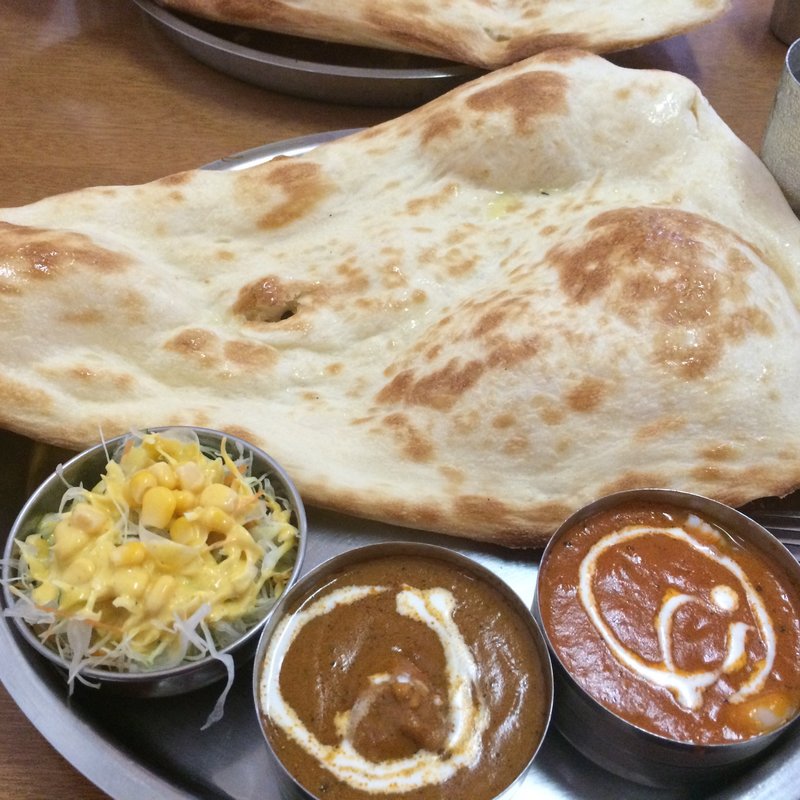 チキンカレーとシーフードカレーのランチ(ラムじいさんのインドカレー)