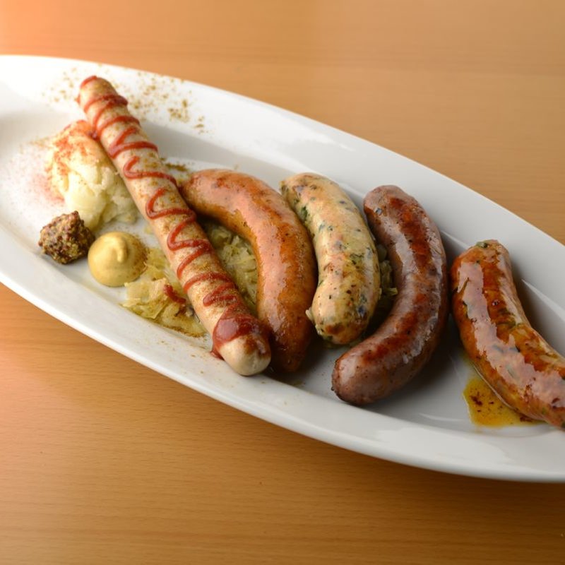 ソーセージ盛り合わせ(hayari （ハヤリ）)