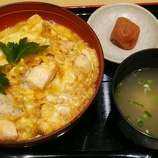 香草美水親子丼(鶏三和 Lucua大阪店)