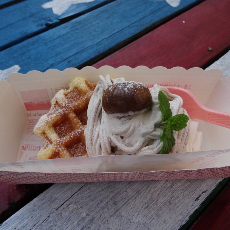 マロンワッフル(Soba Cafeのほどほど)