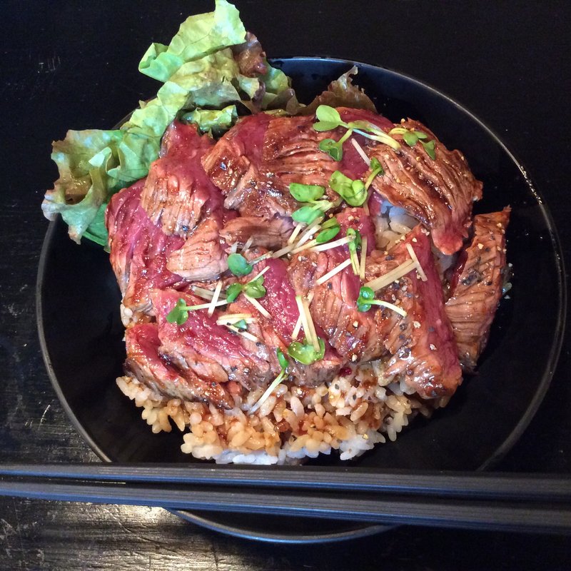 ステーキ丼(レッドロック)