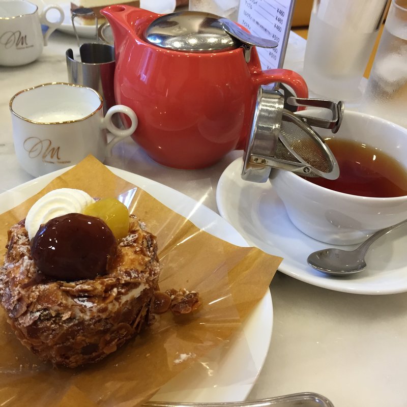 ケーキ紅茶(カフェスイーツ ムッシュマキノ)