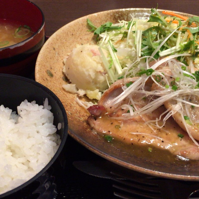 栃木県産 瑞穂野もち豚塩だれ柚子胡椒焼き定食(豚しゃぶせいろ蒸し 豚匠 本町邸)