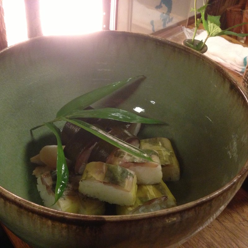 鯖姿寿司(いづ重 （いづじゅう）)