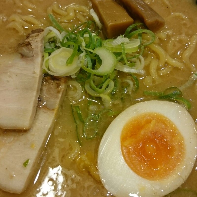 豚骨醤油ラーメン(越後秘蔵麺 無尽蔵 高槻家)