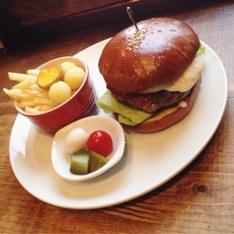 モッツァレラバーガーセット(EAST VILLAGE)