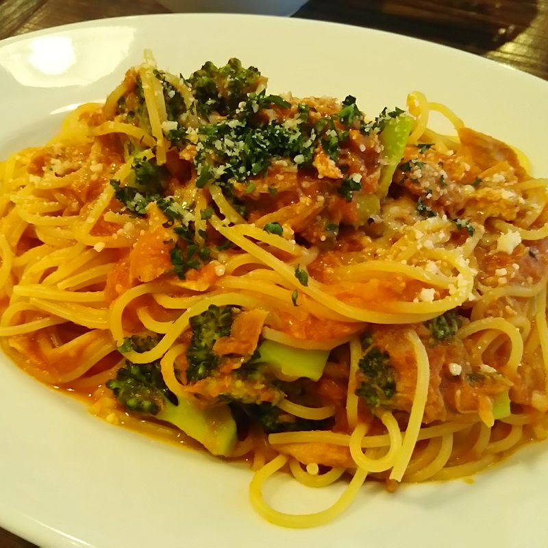 ツナとブロッコリーのトマトソースパスタ(Tocci （トッチ）)